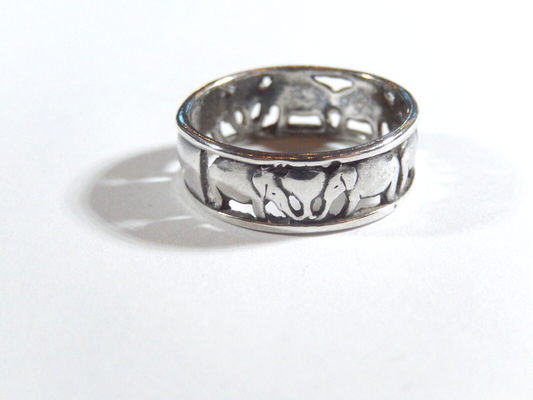 *VINTAGE*   Sterling Silver Lucky Elephants 7.5 mm Wide Band Ring Size 7.5