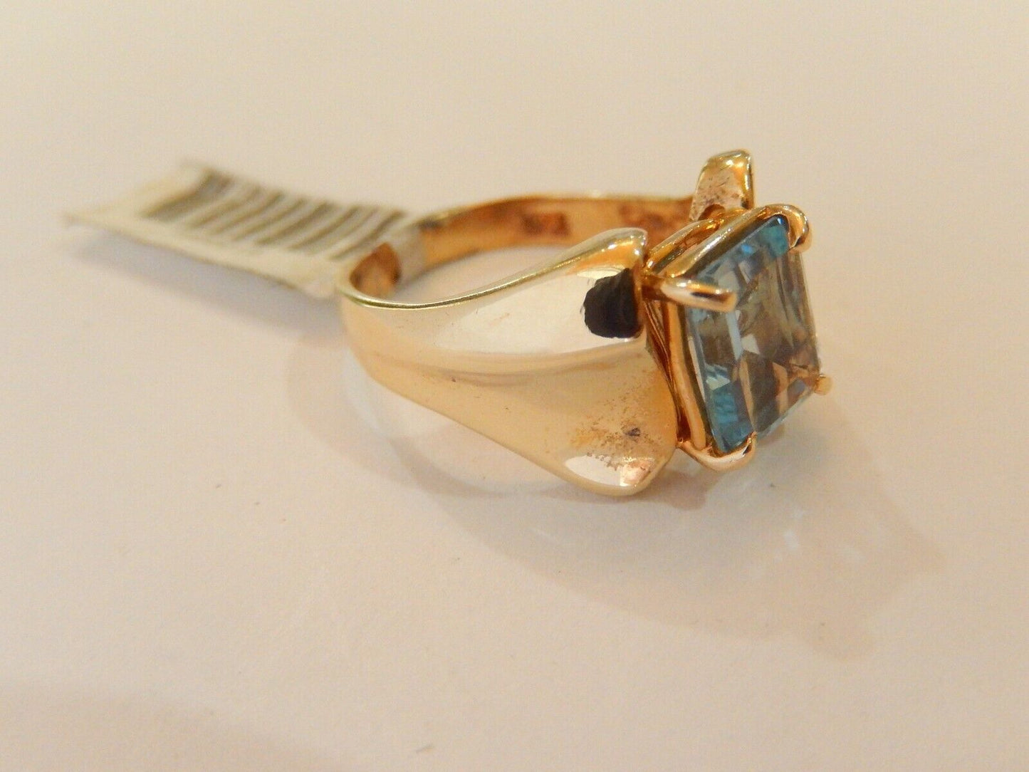 Ladies 14k Yellow Gold 9 x 7mm Natural Emerald Cut Swiss Blue Topaz Ring Sz 8