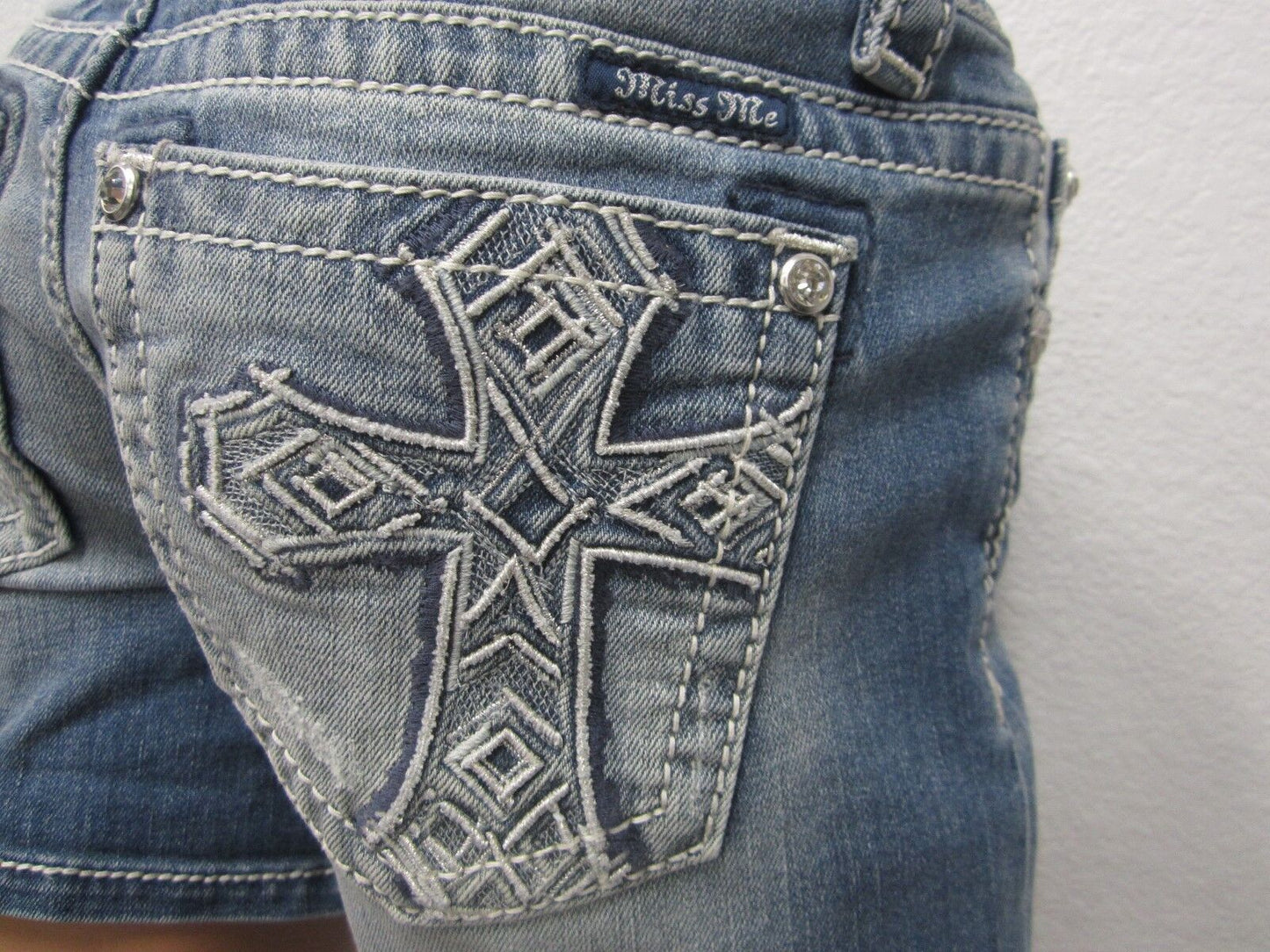 NWT New Miss MP7845D2 Me Cross Pocket Mid Shorts Medium Blue Size 25 x 6"