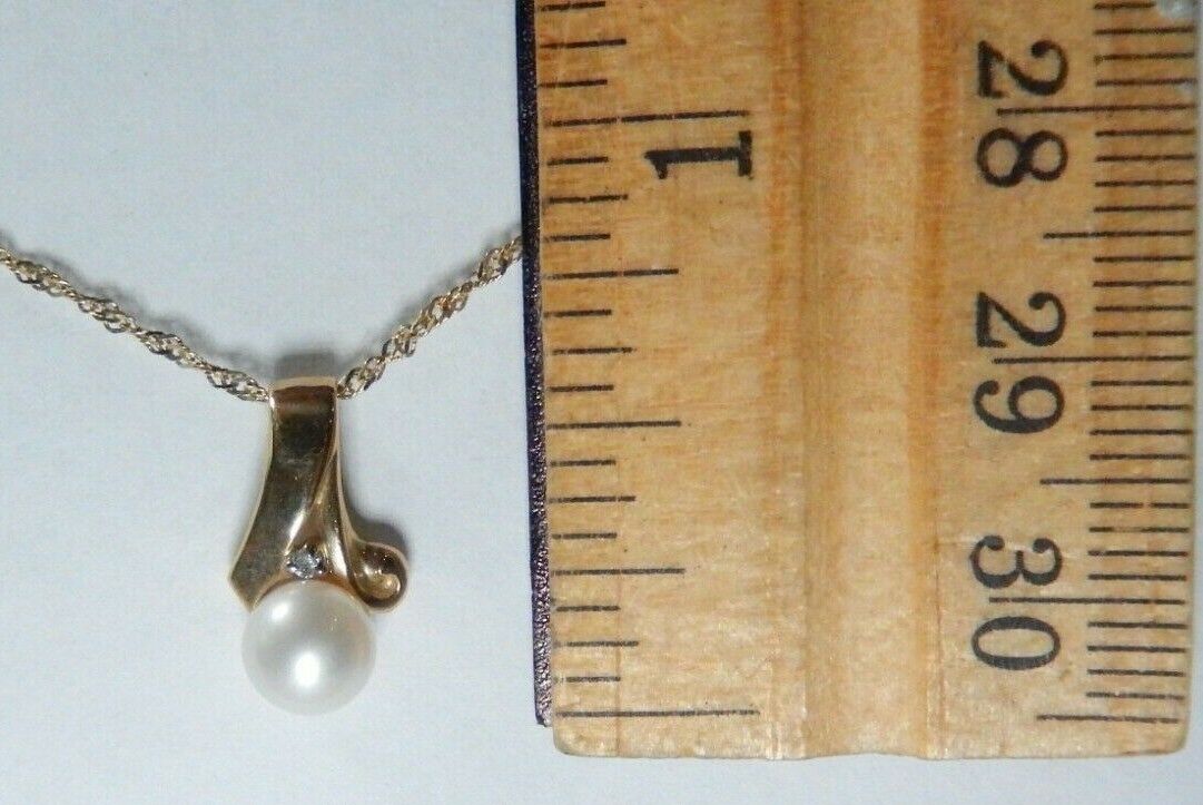 *VINTAGE* 10k Yellow Gold 6mm AAA Pearl and Diamond Pendant with 10K  20" Chain