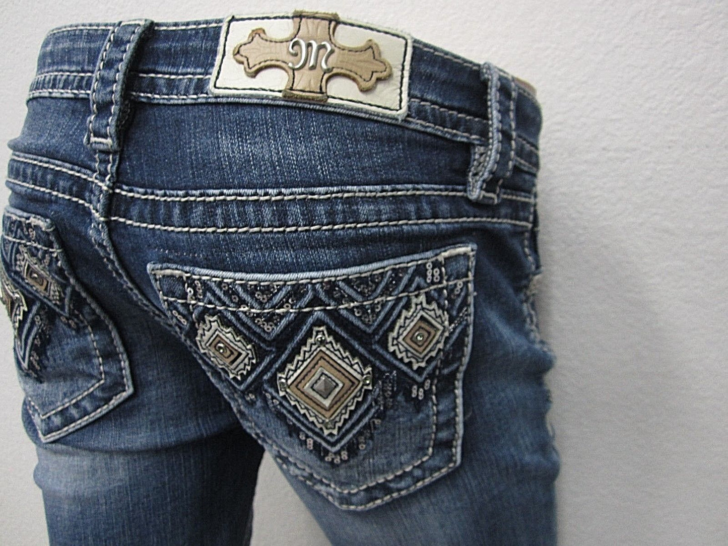 NWOT MISS ME JEANS M8962B MED BLUE WASH BOOT CUT DESIGN JEANS SIZE 26 x 33