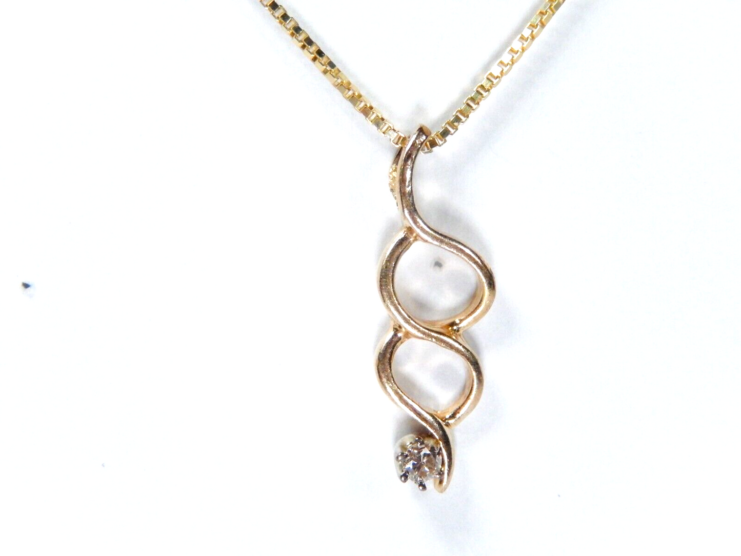 *VINTAGE*  14K Yellow Gold Natural Diamond Free Form Pendant w/18"chain
