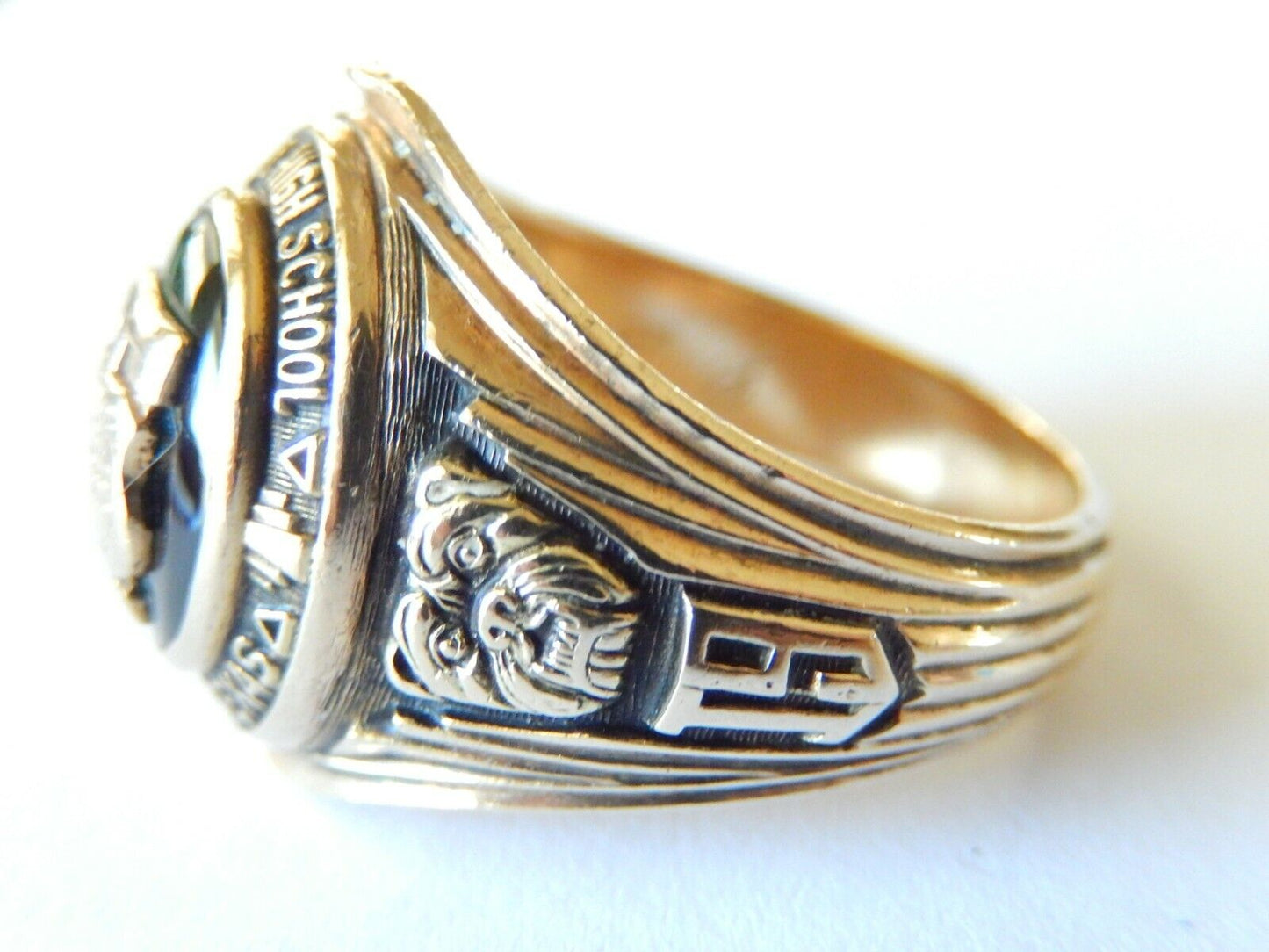 *VINTAGE* Heavy 1946 Haltoms Solid 10K Yellow Gold Class Ring with Great Detail