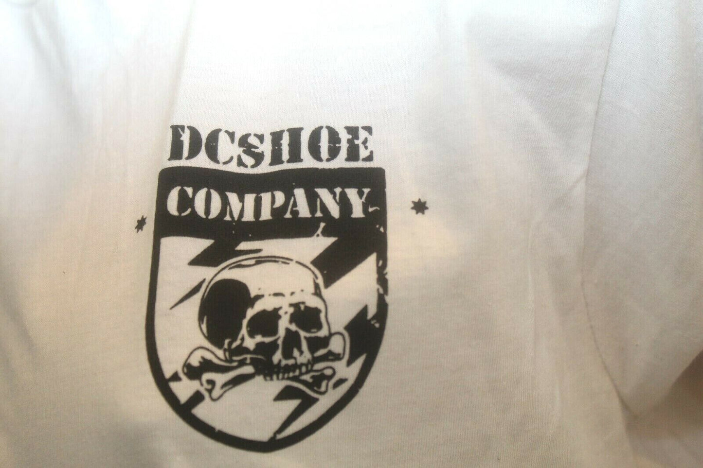 *NWOT* DC Shoe Co Skull Logo Graphic Tee Skateboarding T-Shirt Size Medium