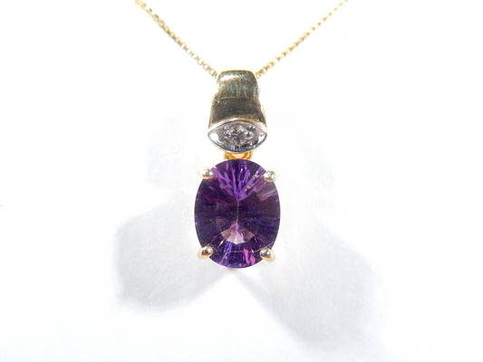 VINTAGE  14k Yellow Gold Oval Shaped Amethyst and Diamond Pendant with 18" Chain