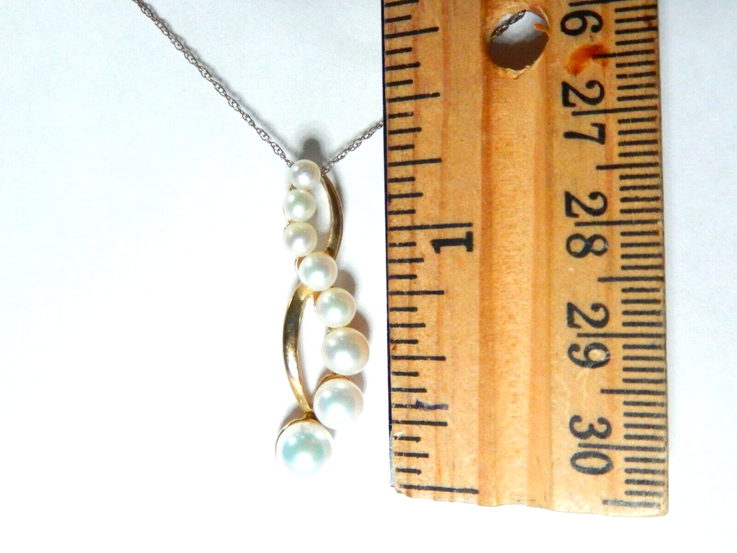 *VINTAGE* 10K Yellow Gold Cultured 8  Pearl  Journey Pendant w/16" Chain