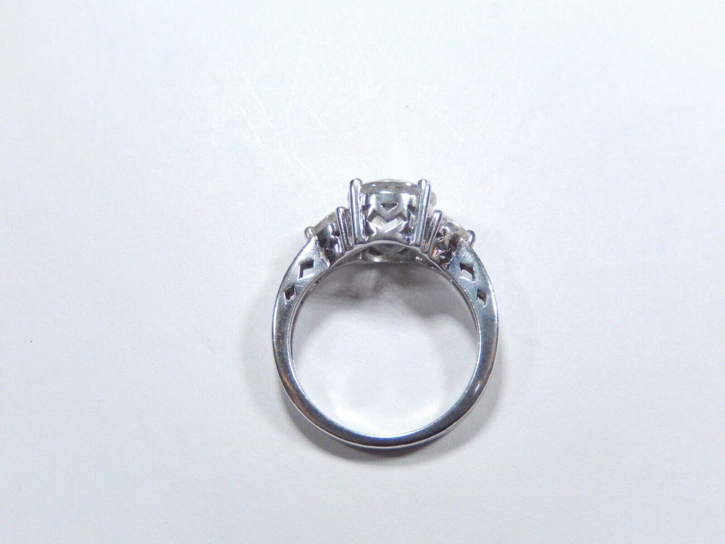 *VINTAGE*   Sterling Silver Three Stone 2.50 CT Cubic Zirconia CZ Ring Size 5