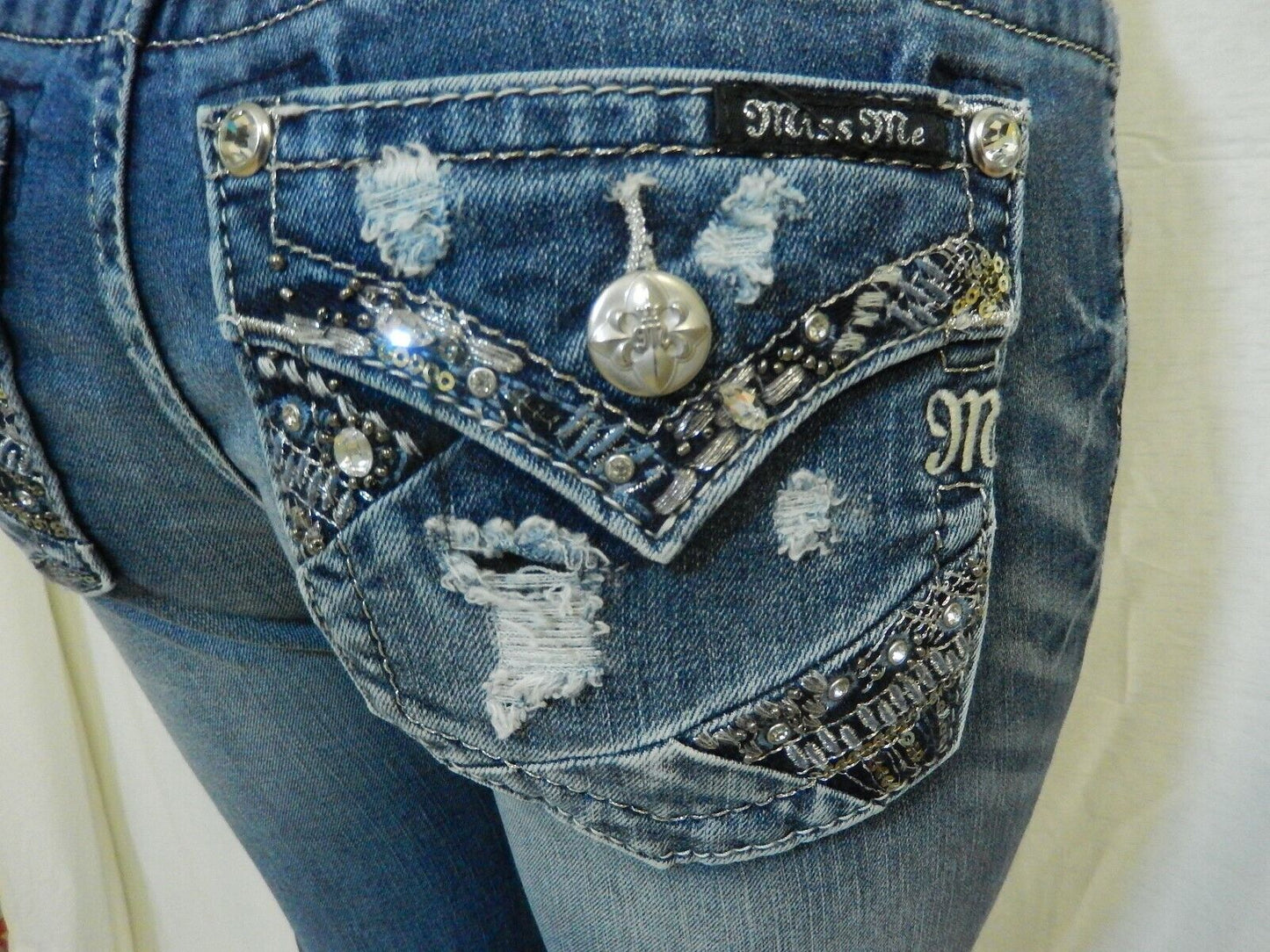 NWT Miss Me Standard Boot Cut Jeans Medium Blue Beads Jewels Bling Size 25 x 31
