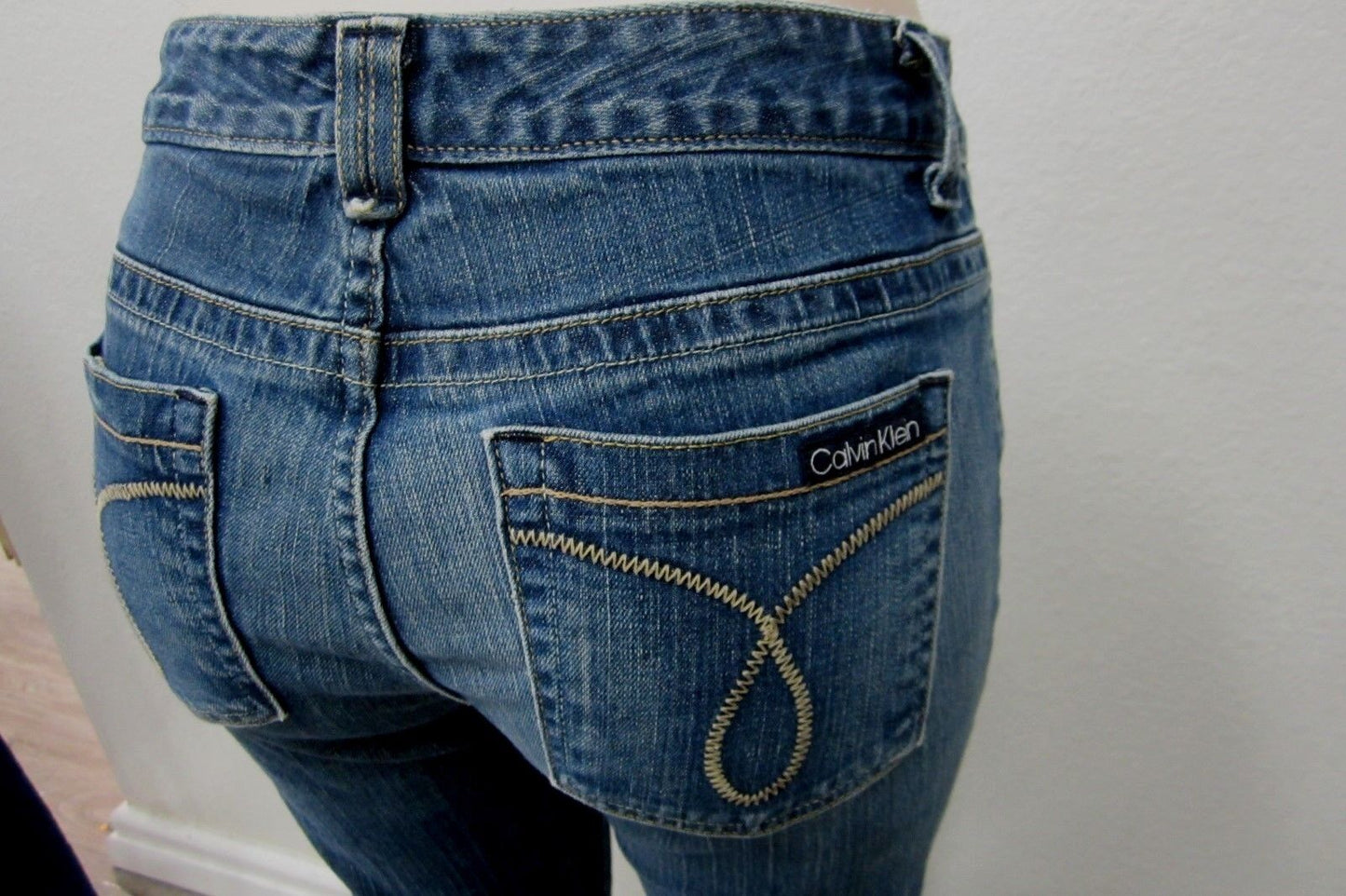 *NICE* Calvin Klein Women's  Low Rise Flare Boot Cut Jeans Size 10 x L32