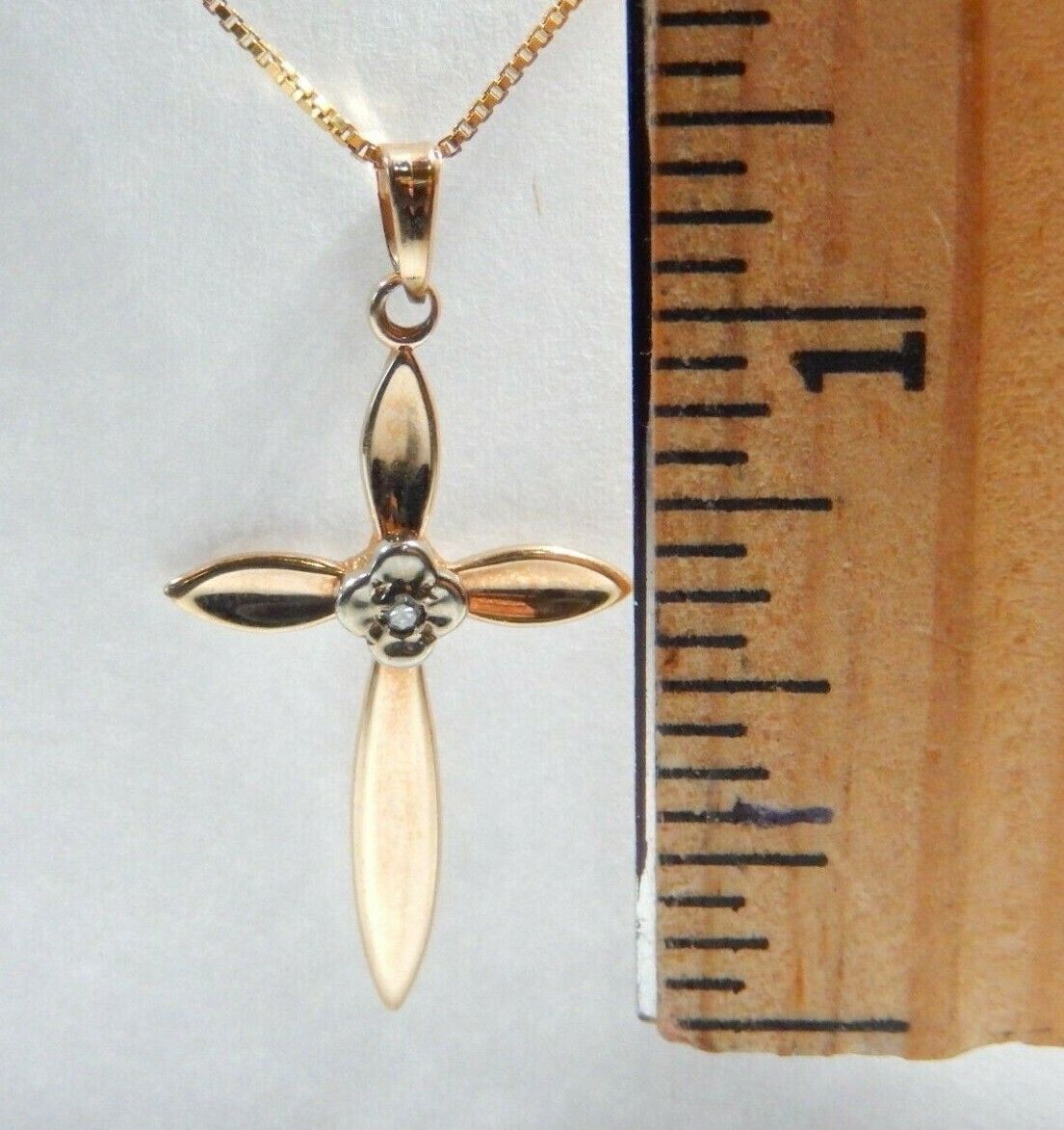 *VINTAGE*  14K YELLOW GOLD DIAMOND CROSS PENDANT w/ 18" CHAIN