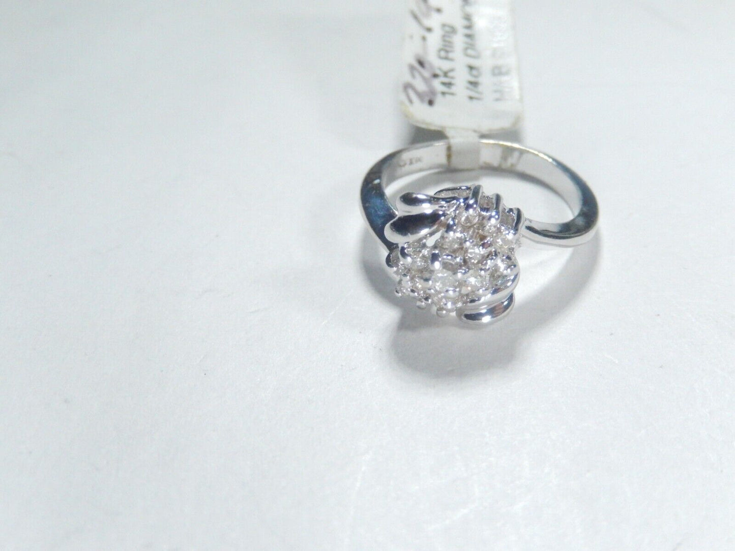 Gorgeous Ladies 14K Gold 1/4 Ct Round Diamond Cluster Ring Sz 4.5