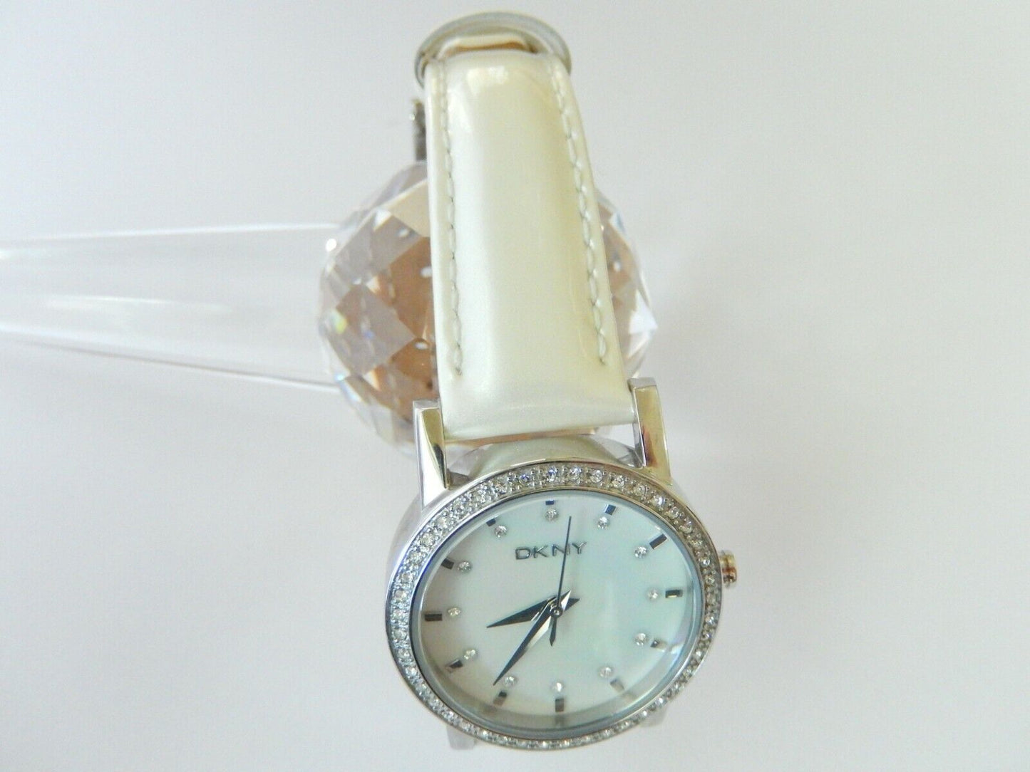 *NEW* DKNY Women's Watch Mother of Pearl Dial MOP White Leather Band NY-8015