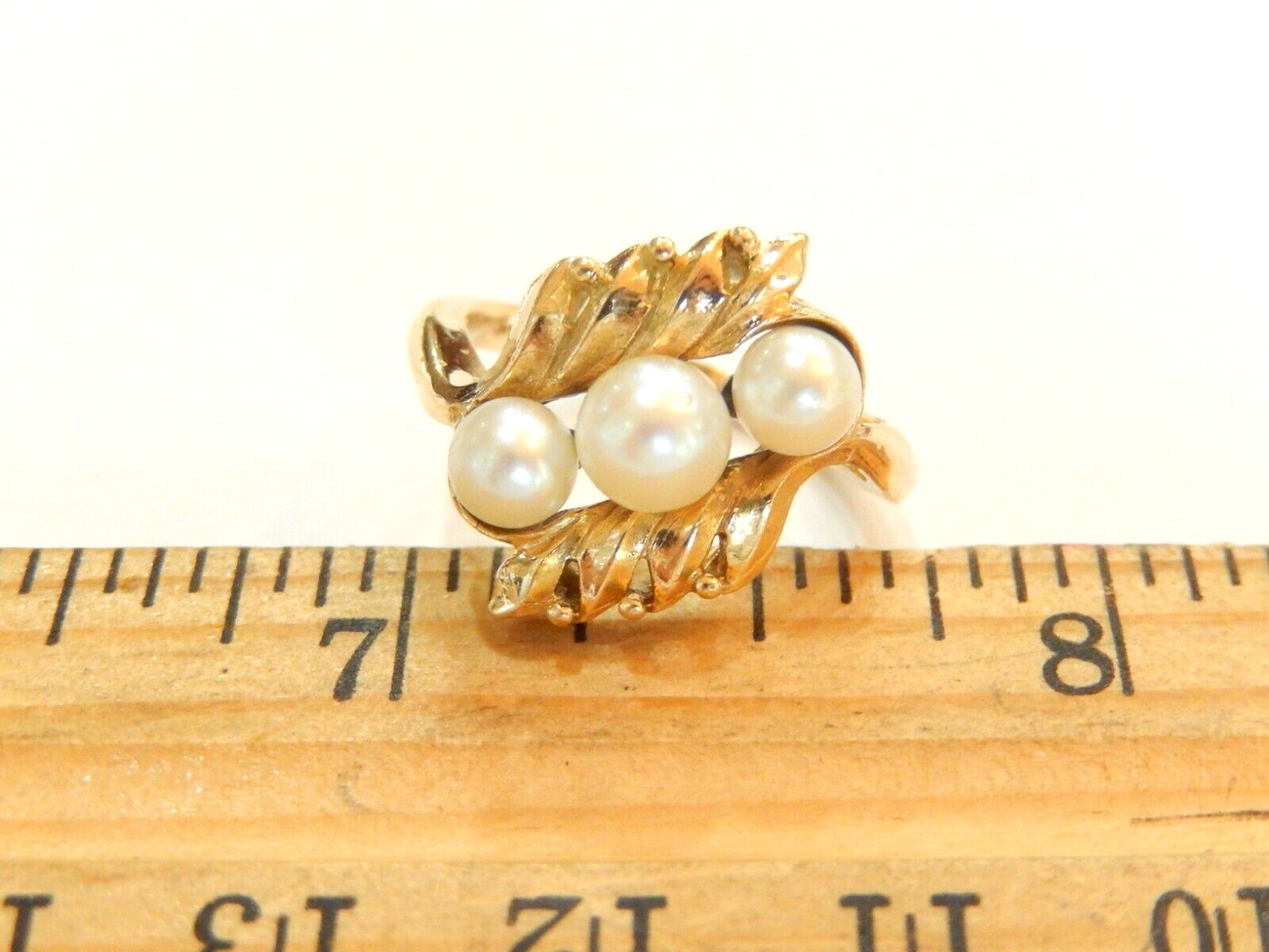 *VINTAGE*  10k Yellow Gold Freshwater Cultured Pearl Three Stone Womens Ring SZ6