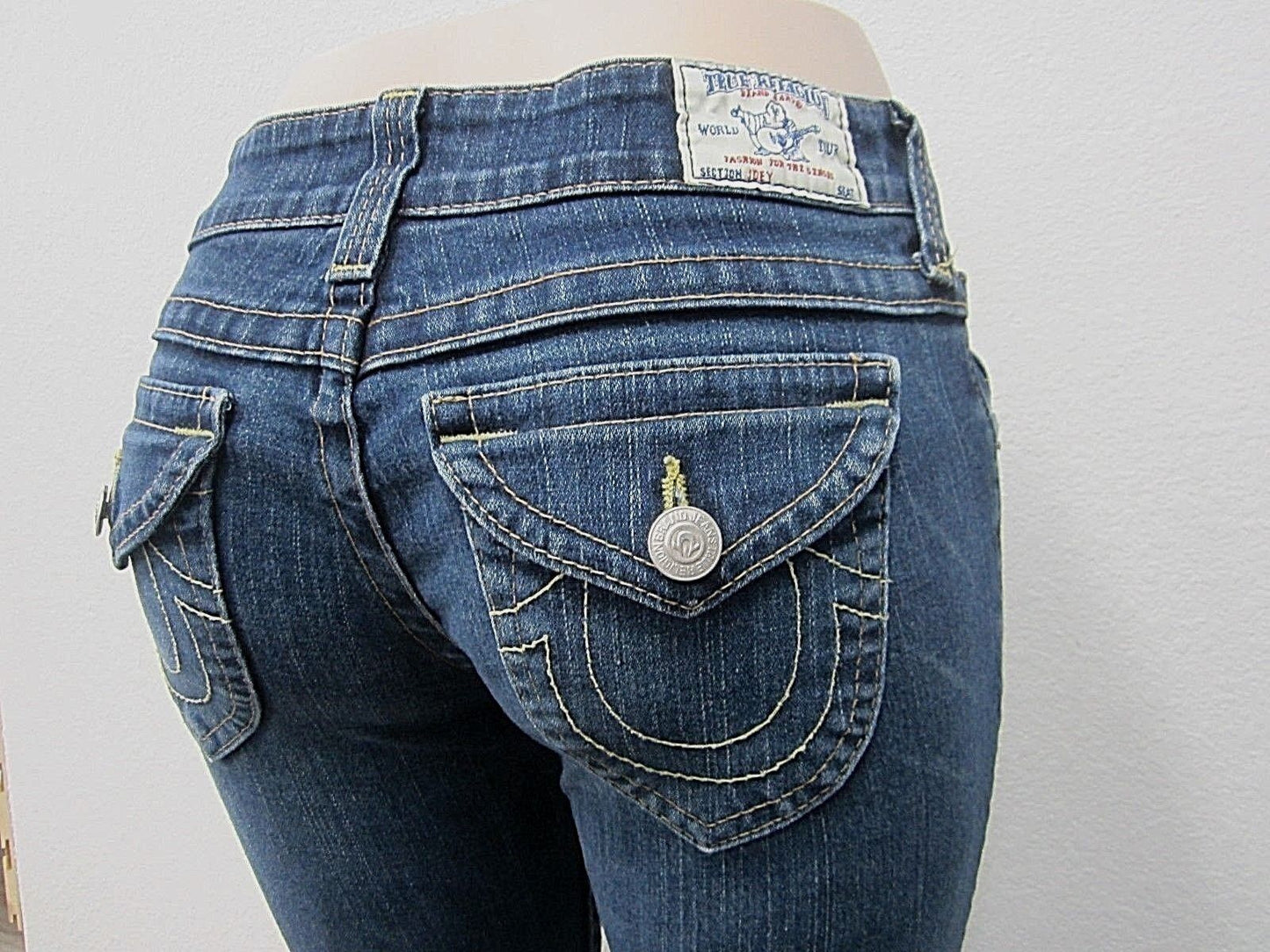 AUTHENTIC NICE Pre Owned  True Religion Ladies Joey Jeans Size 28 x 32 Inseam