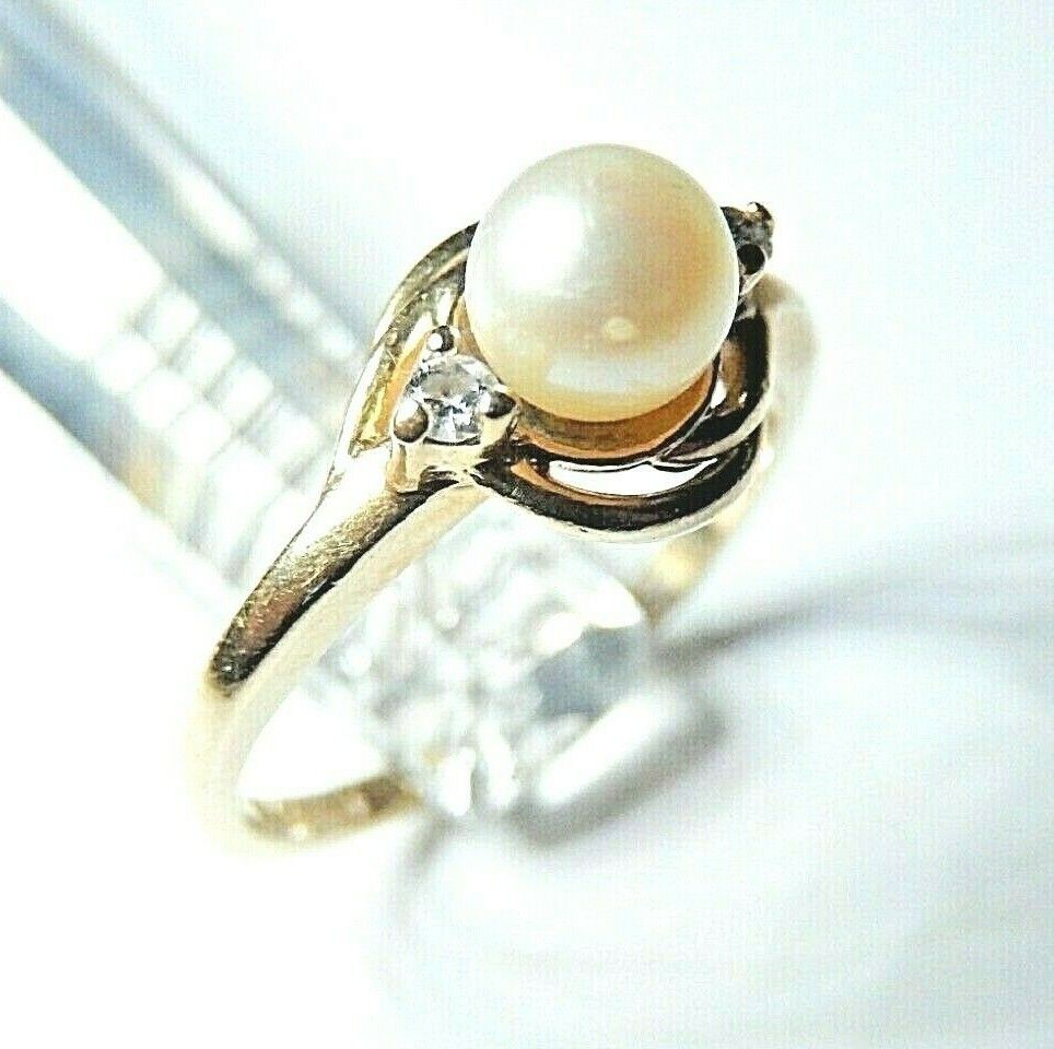 *VINTAGE*  14K YELLOW GOLD WHITE 5.5mm PEARL & DIAMOND LADIES RING Size 6.75
