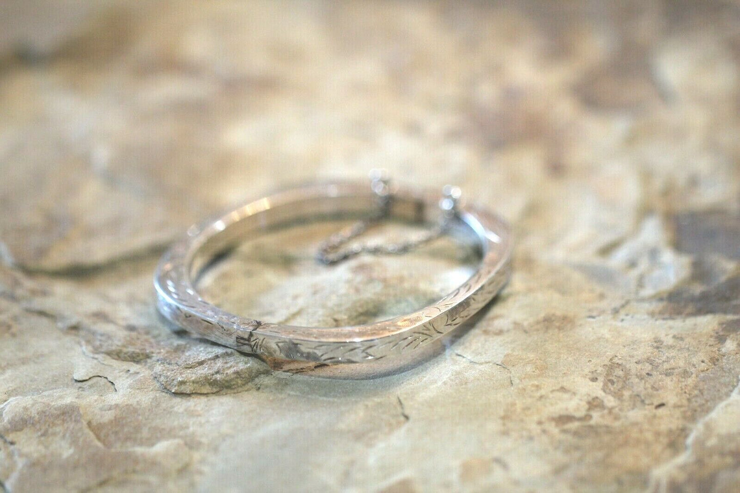 *VINTAGE*  Thailand Sterling Silver Etched Engraved Hinged Bangle Bracelet
