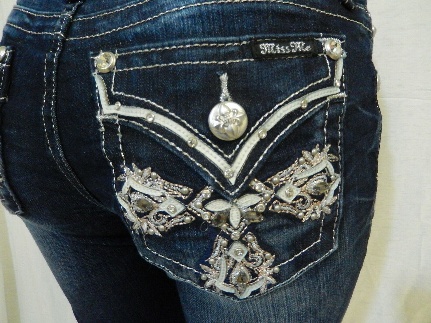 NWT  Miss Me M3295B Chloe Boot Embroidered Cross Pocket Jeans Size W26 x L34