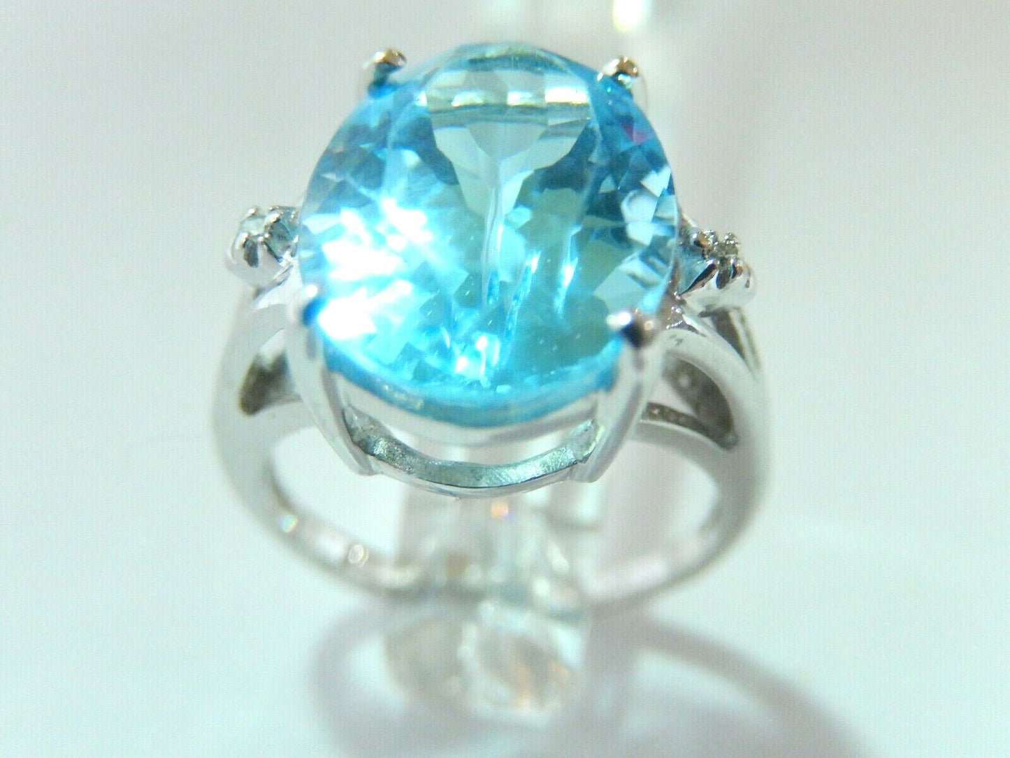 *VINTAGE* 10k White Gold 6.5CT Oval Sky Blue Topaz & Round Diamond Ring Sz 6