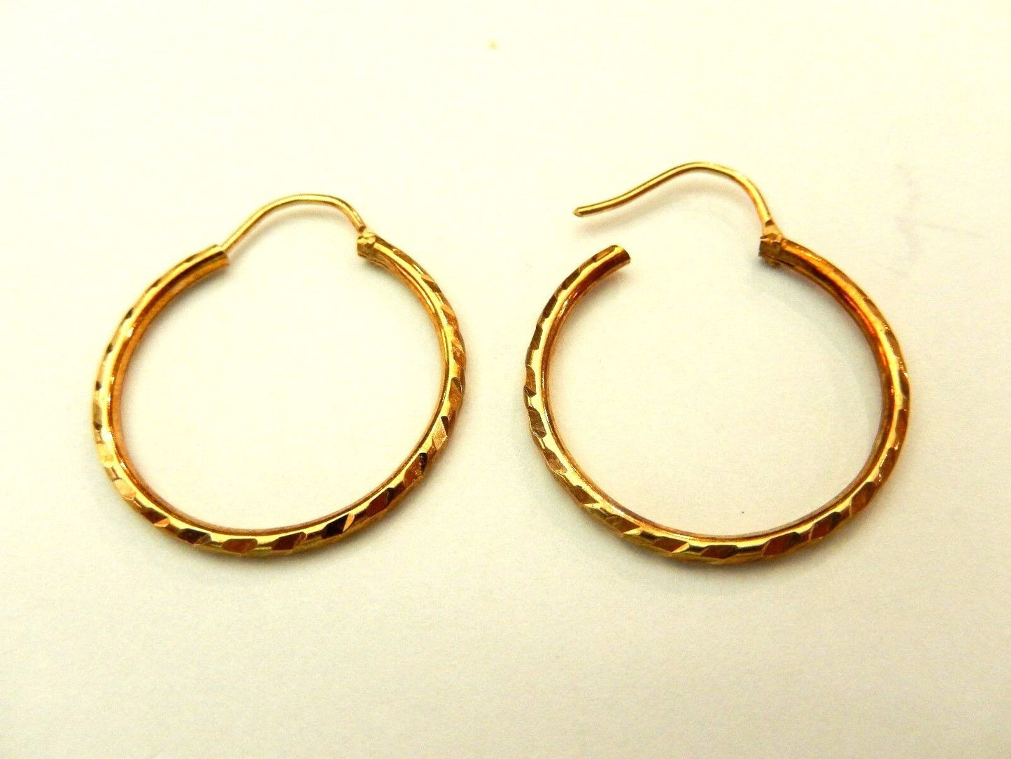 *NEW*  14K Solid Yellow Gold Diamond Cut Design Hoop Earrings