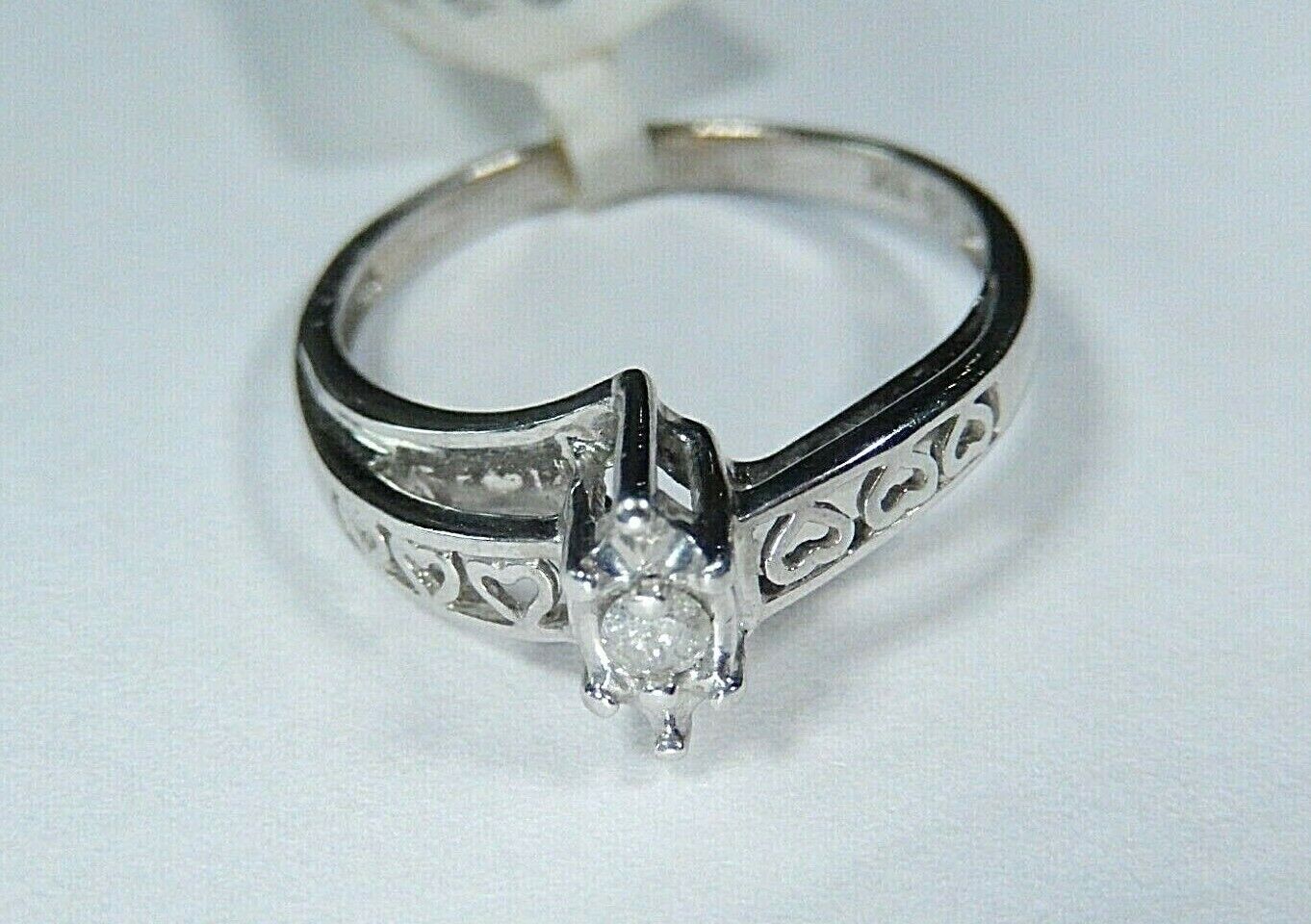 *VINTAGE* 10K White Gold Round Natural Diamond Solitaire Engagement Ring Sz 7.25