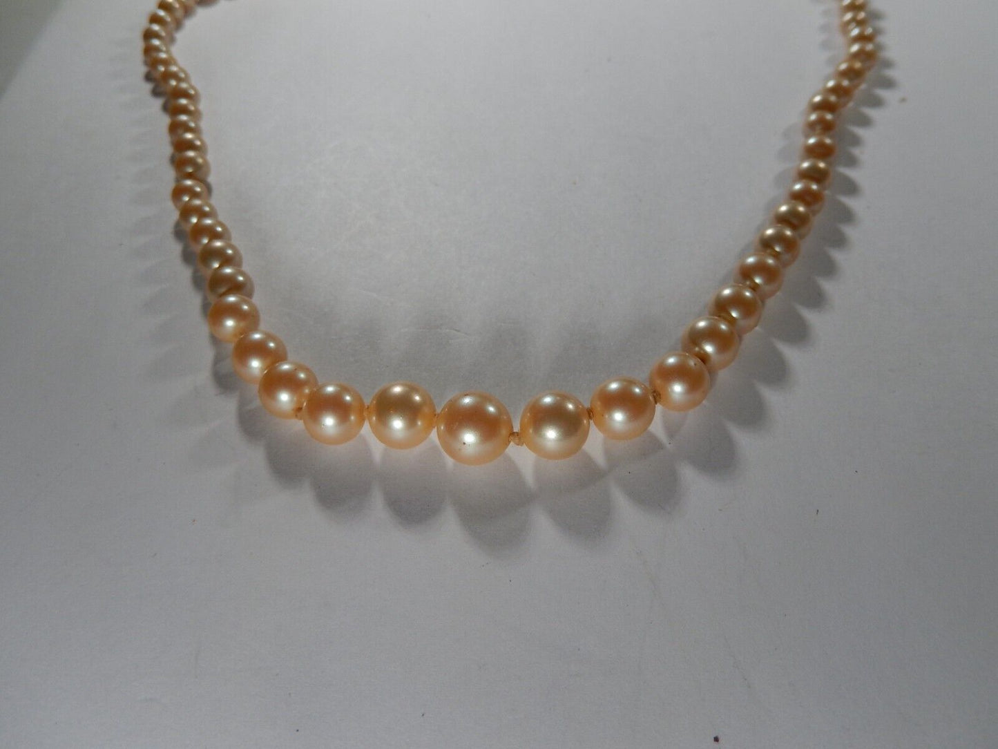 *VINTAGE* 18" Graduated Faux 9mm - 5mm Pearl Bead Knotted Necklace w/Screw Clasp