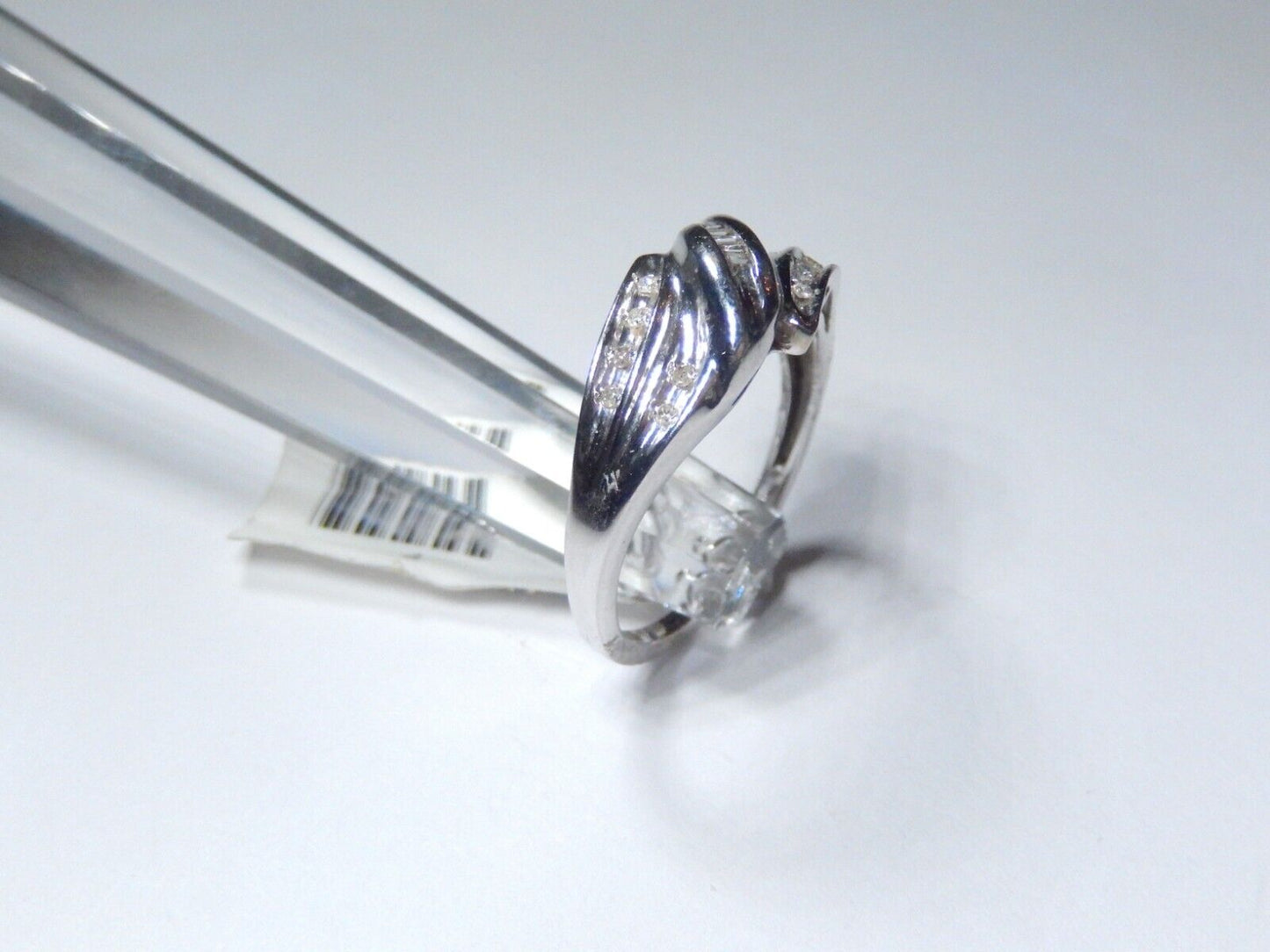 *NWT* 10K White Gold  NATURAL ROUND AND BAGUETTE DIAMOND COCKTAIL RING Sz 6.25