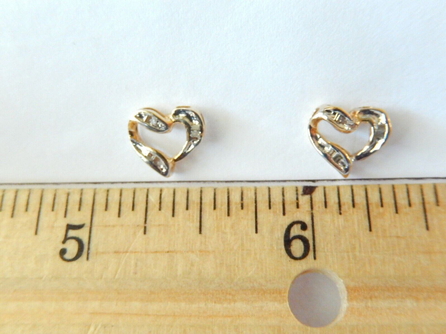 *NWT* 14K Yellow Gold .25CT Baguette Diamond Heart Stud Earrings 9.5mm x 8.5mm