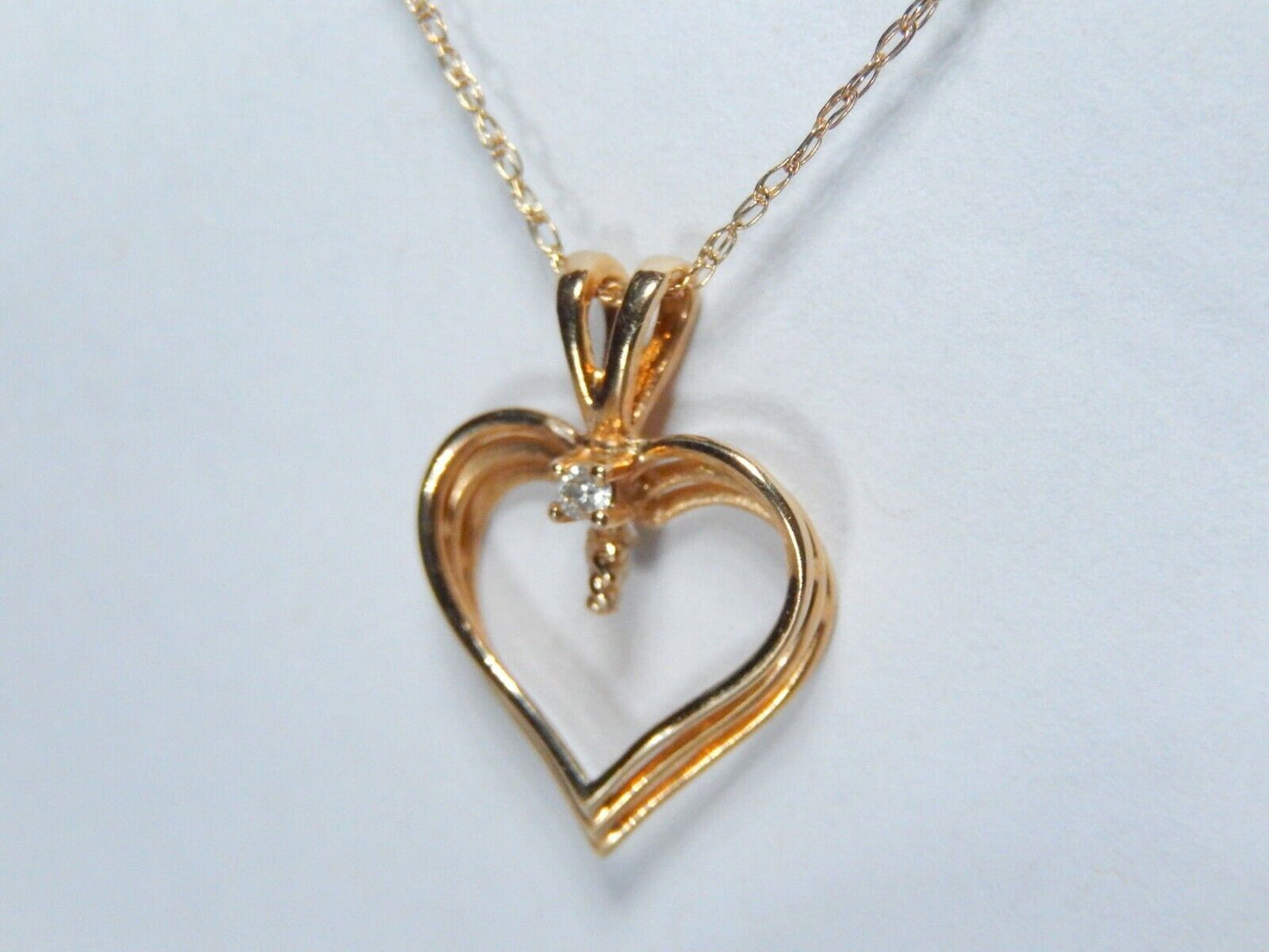 *VINTAGE*  10K Yellow Gold Solitaire Diamond Heart Pendant with 10K 18" Chain