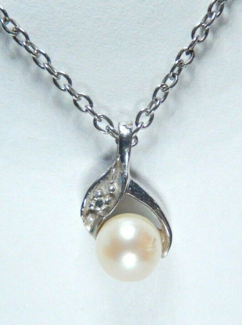 *VINTAGE*  14k White Gold  6mm Pearl & Diamond Pendant w/18" Chain