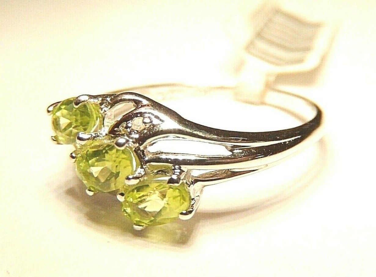 *NWT* 10k White Gold Three Stone Oval Peridot And Diamond Ring Size 7.5