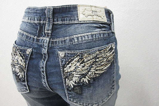 NWT Miss Me Women's Wing Pocket Boot Cut Jeans Style M3147BV Med Blu Sz 26 x 32