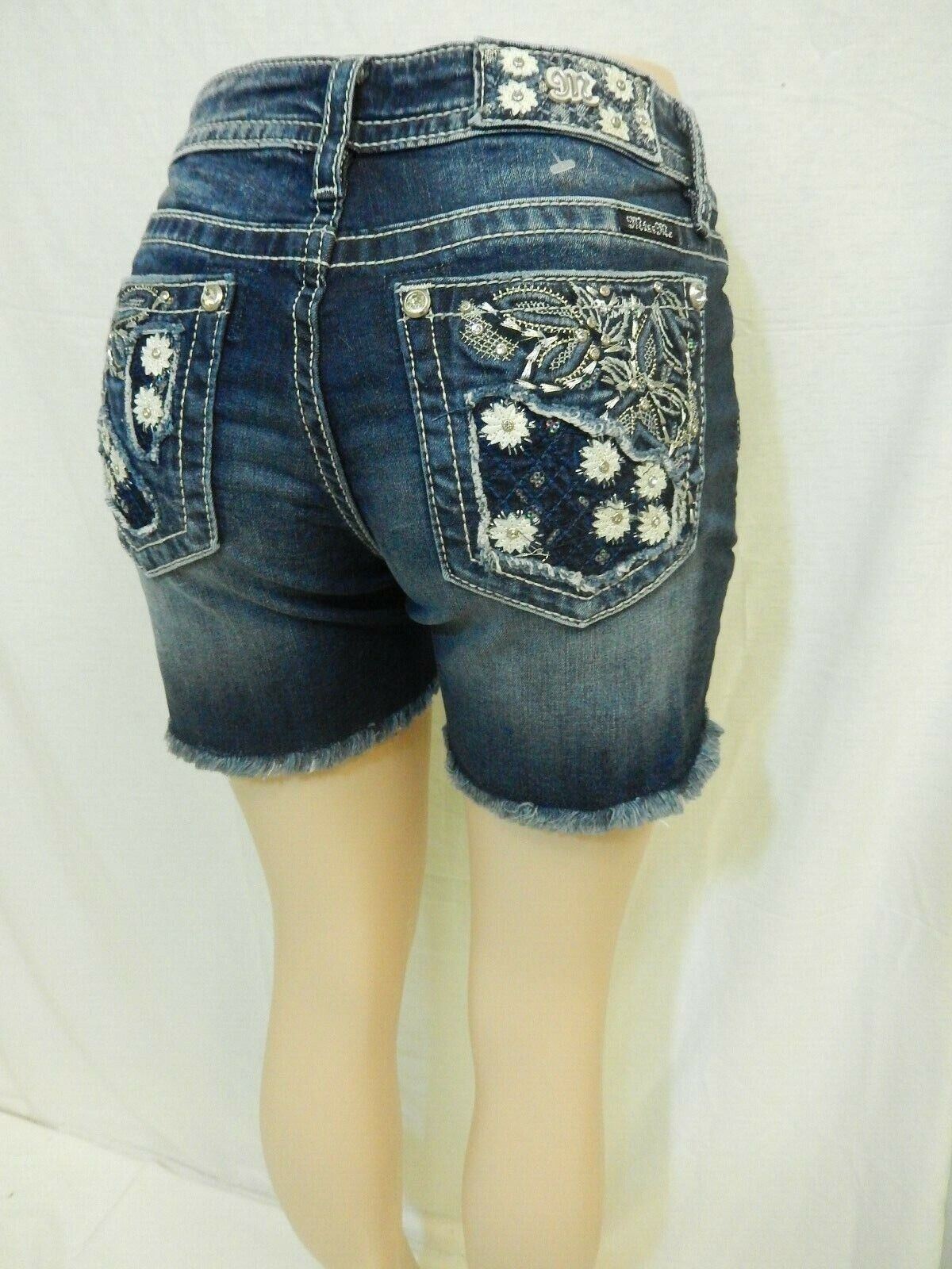 NWT Miss Me M3337D Mid Rise Floral Madness Frayed Hem Denim Short Size 26