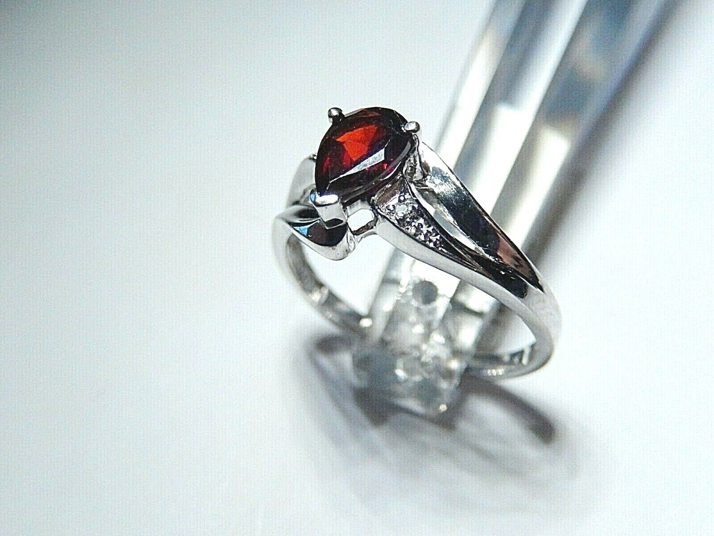 *NWT* 10k White Gold 3/4CT Pear Garnet And Diamond Ring Sz 7.5