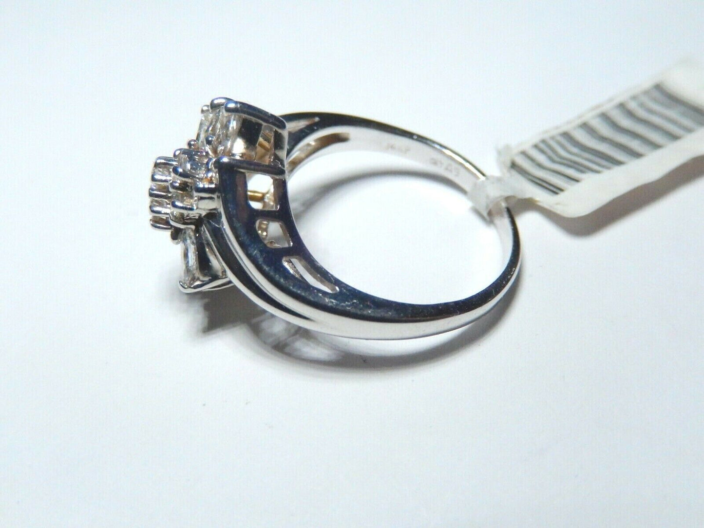 *NWT*  14k White Gold 2/3 CT Natural Diamond Cluster Cocktail Ring Size 6.25