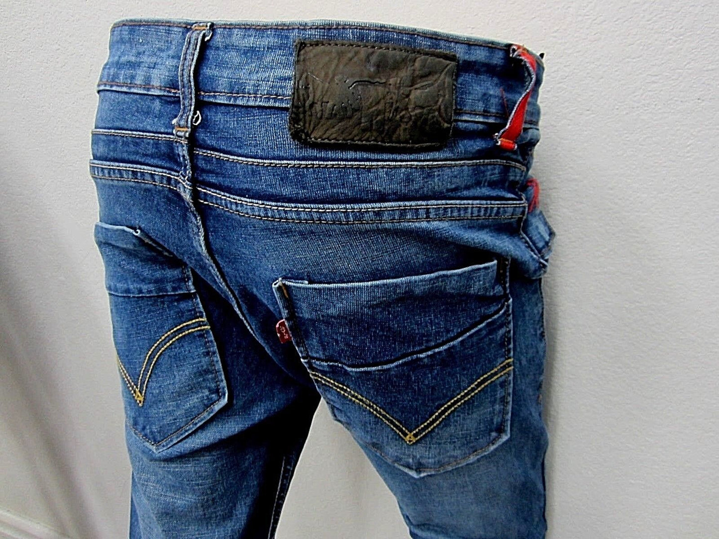 VERY NICE LEVI'S Women's REDLOOP Med Blue Skinny Cotton Denim Jeans Size 27 X 32