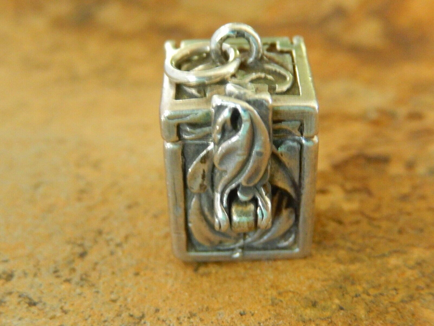 Vintage* Art Nouveau Sterling Silver Repoussé Prayer Box Locket Pendant 8.34 gm