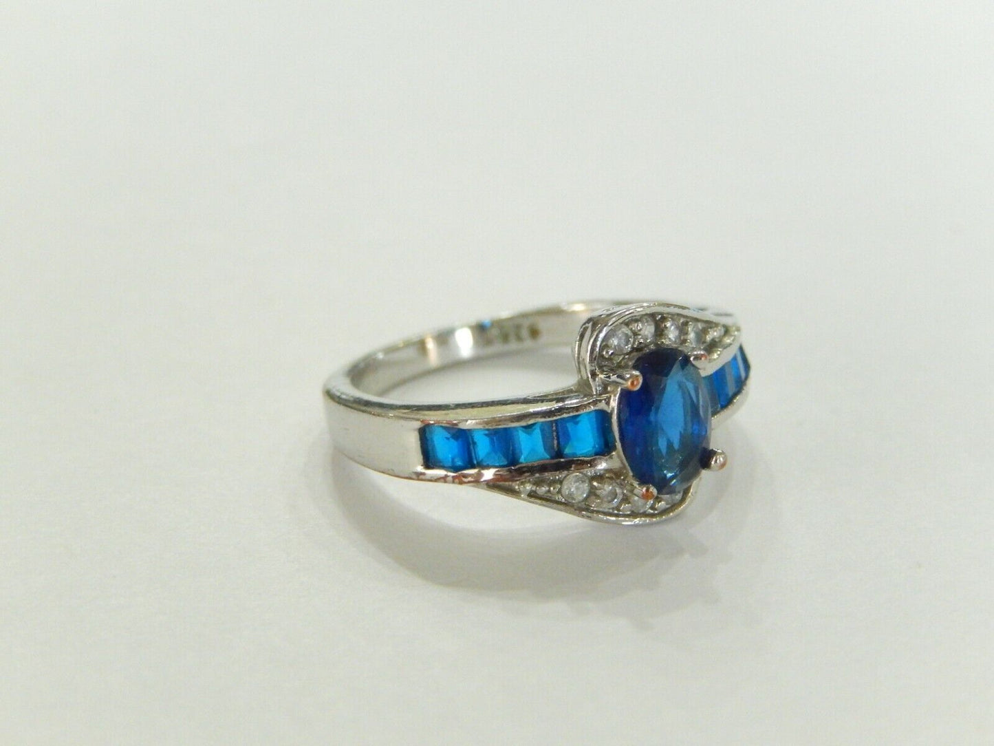 *VINTAGE* Sterling Silver Oval & Princess Cut Blue Sapphire With CZ Ring Size 7
