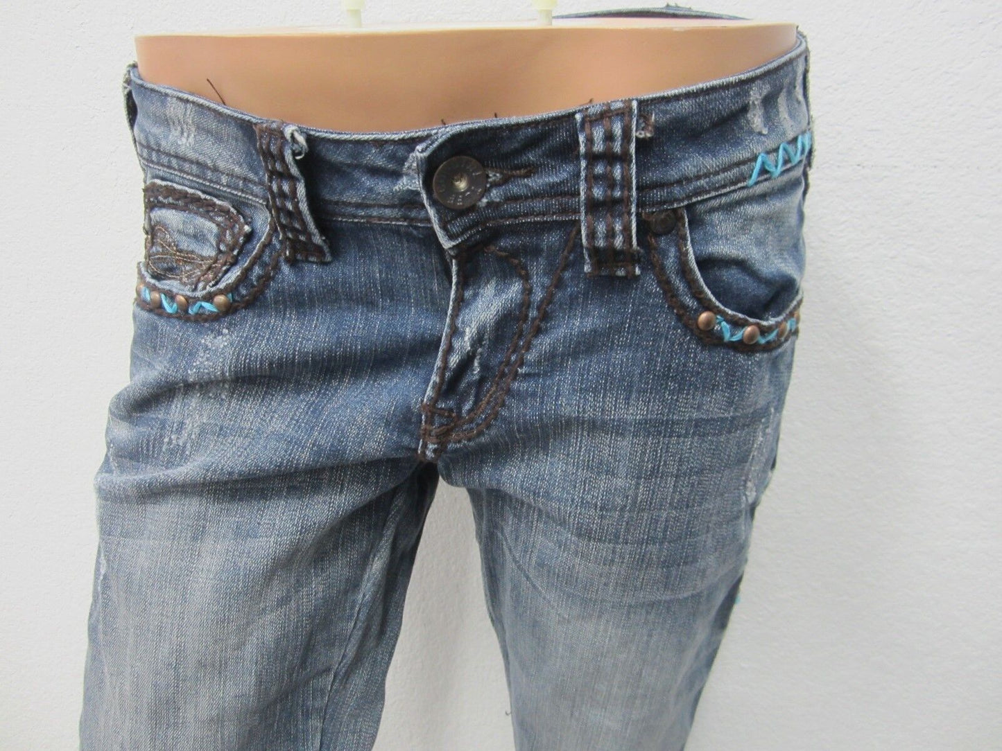 NWOT COWGIRLTUFF Copper Bling Jeans Womens Capri Distressed Stretch Sz 26 x 24