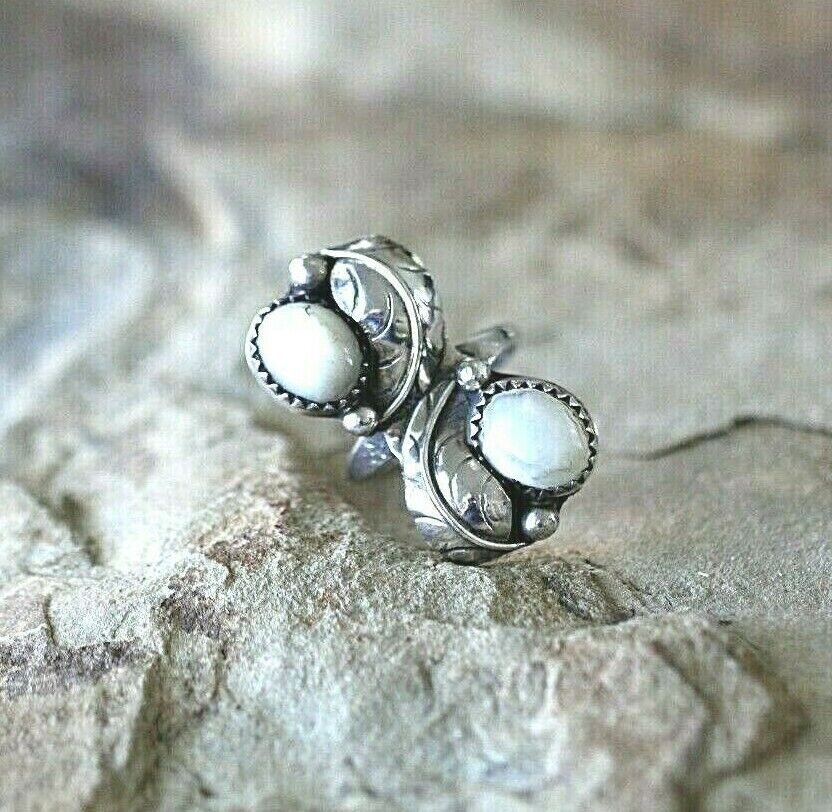 *VINTAGE* Long Native American Sterling Silver Mother of Pearl Ring Size 6