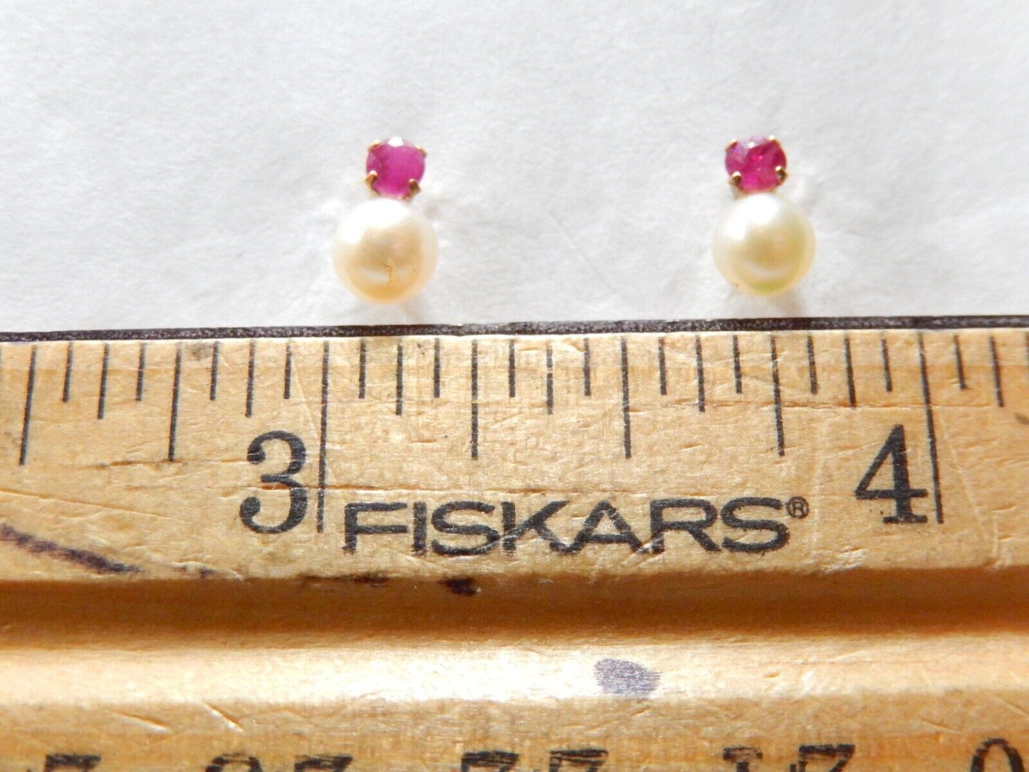*VINTAGE*  14k Yellow Gold 4.5mm Pearl & Ruby Earstud Earrings