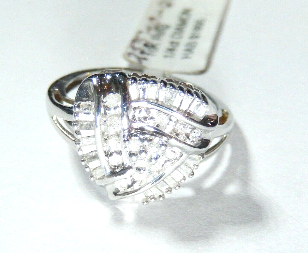 *NWT* 10k White Gold .25 CT Diamond Cluster Cocktail Ring  Size 7.25