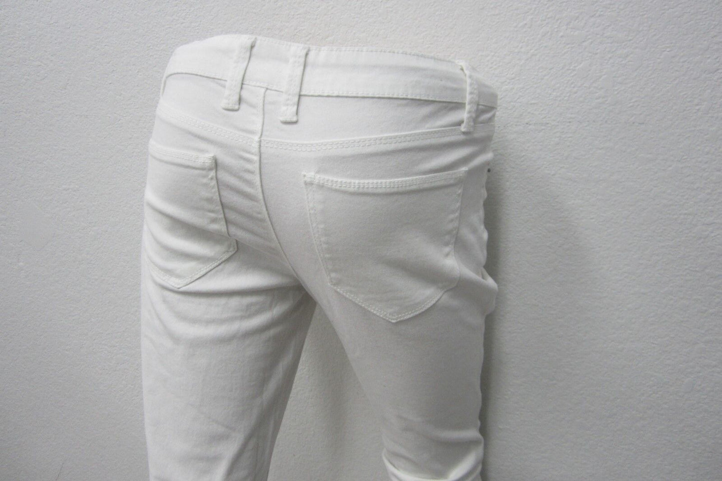 VERY NICE No Boundaries Women's White Stretchy Skinny Leg Jeans  Size 7 x 29L
