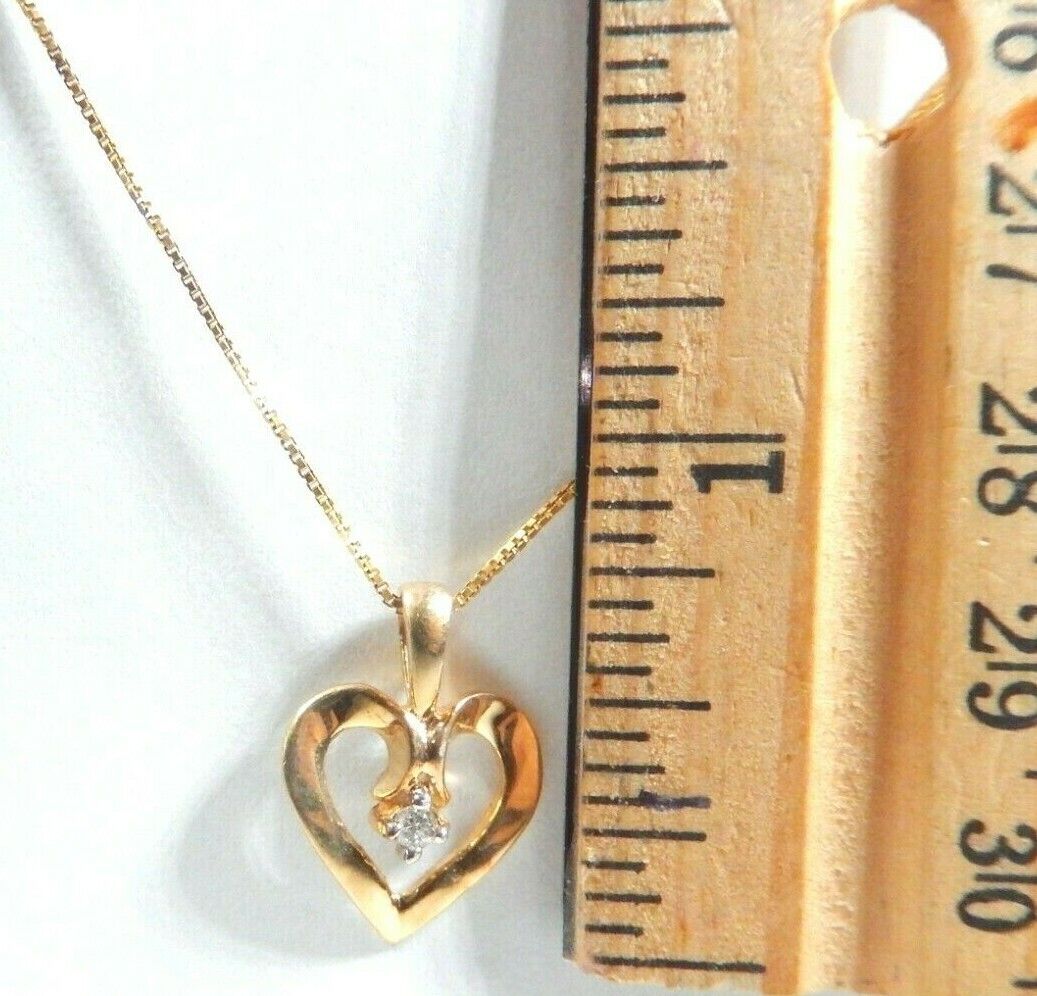 *VINTAGE*  10K Yellow Gold Diamond Solitaire Heart Pendant with 18" Chain