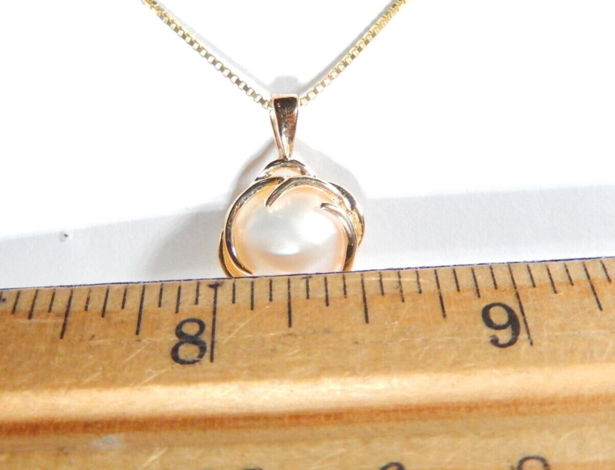 *VINTAGE*  14k Yellow Gold 12mm Mabe Pearl & 3 Diamond Pendant w/18"chain