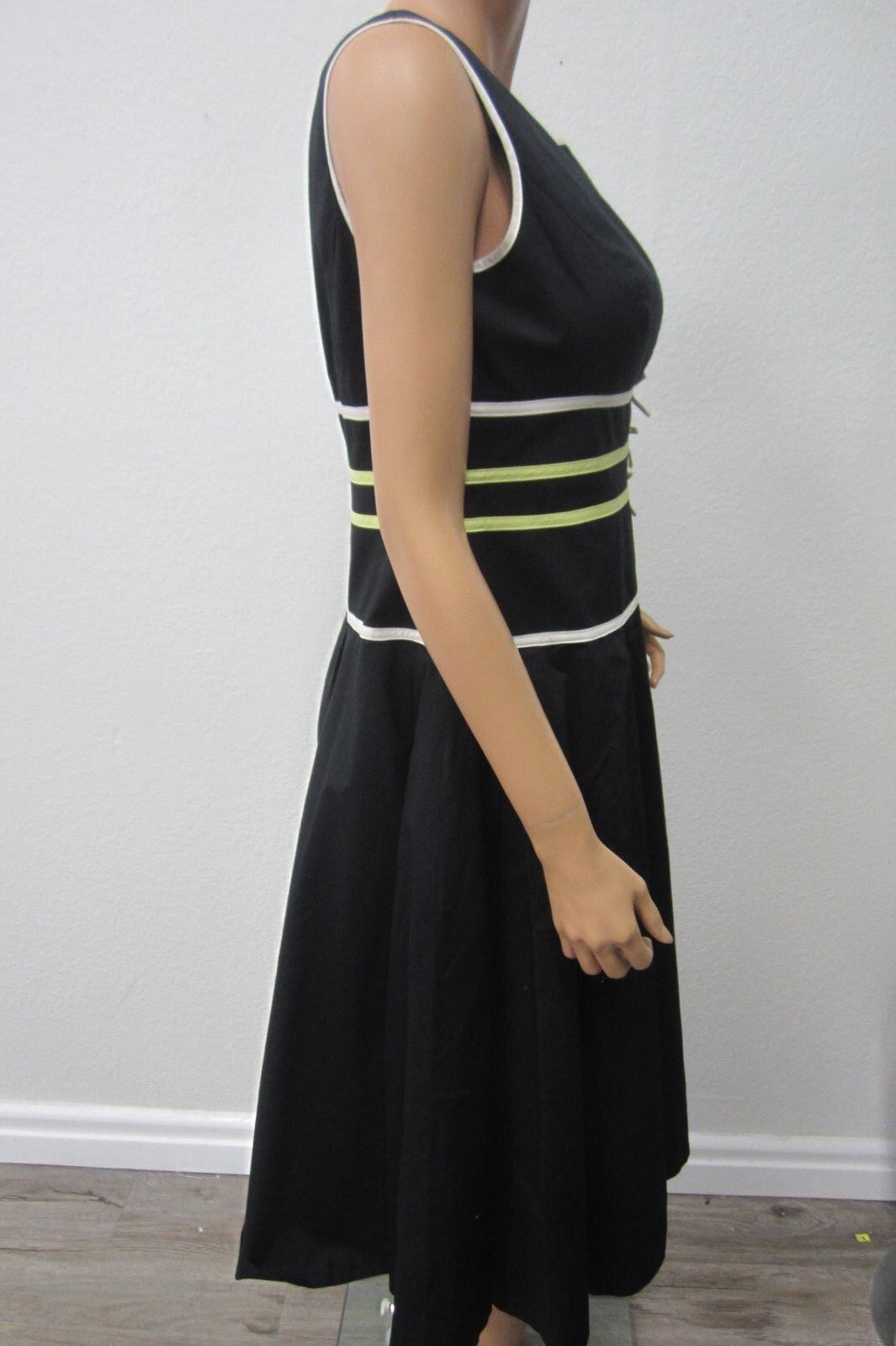 VERY NICE Liz Claiborne Career or Any Occasion Women's Lined Black Dress Size 8