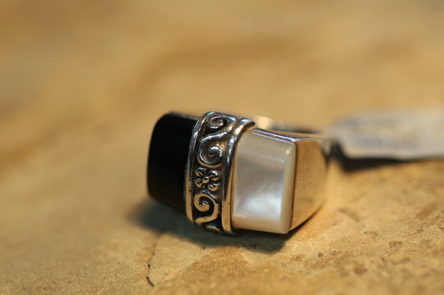 *VINTAGE* STERLING SILVER BLACK ONYX AND MOTHER OF PEARL RING SIZE 5.5