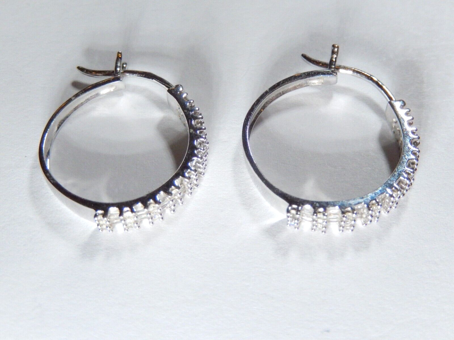 *VINTAGE*  14K White Gold  1.00 CT  102 Natural Diamond 21mm Hoop Earrings