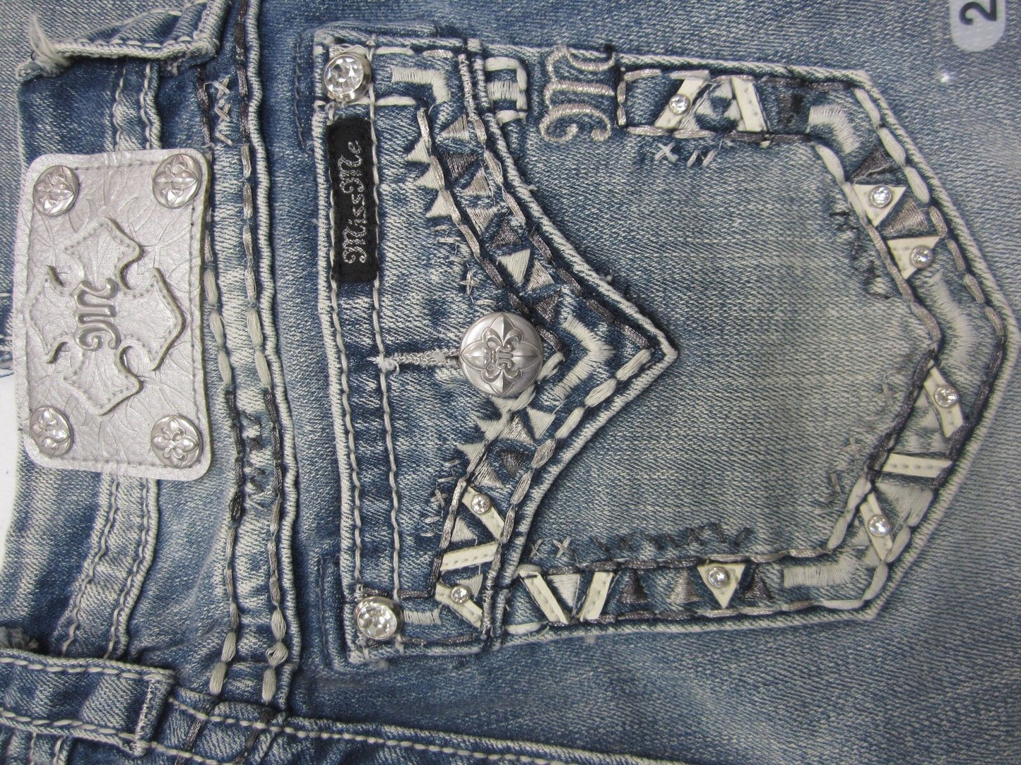 NWT MISS ME SIGNATURE STRAIGHT STRETCH JEAN  JE8378T2L MED BLU SIZE 25 x 33
