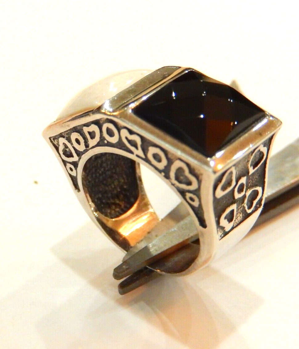 *VINTAGE* STERLING SILVER BLACK ONYX AND MOTHER OF PEARL RING SIZE 5.75
