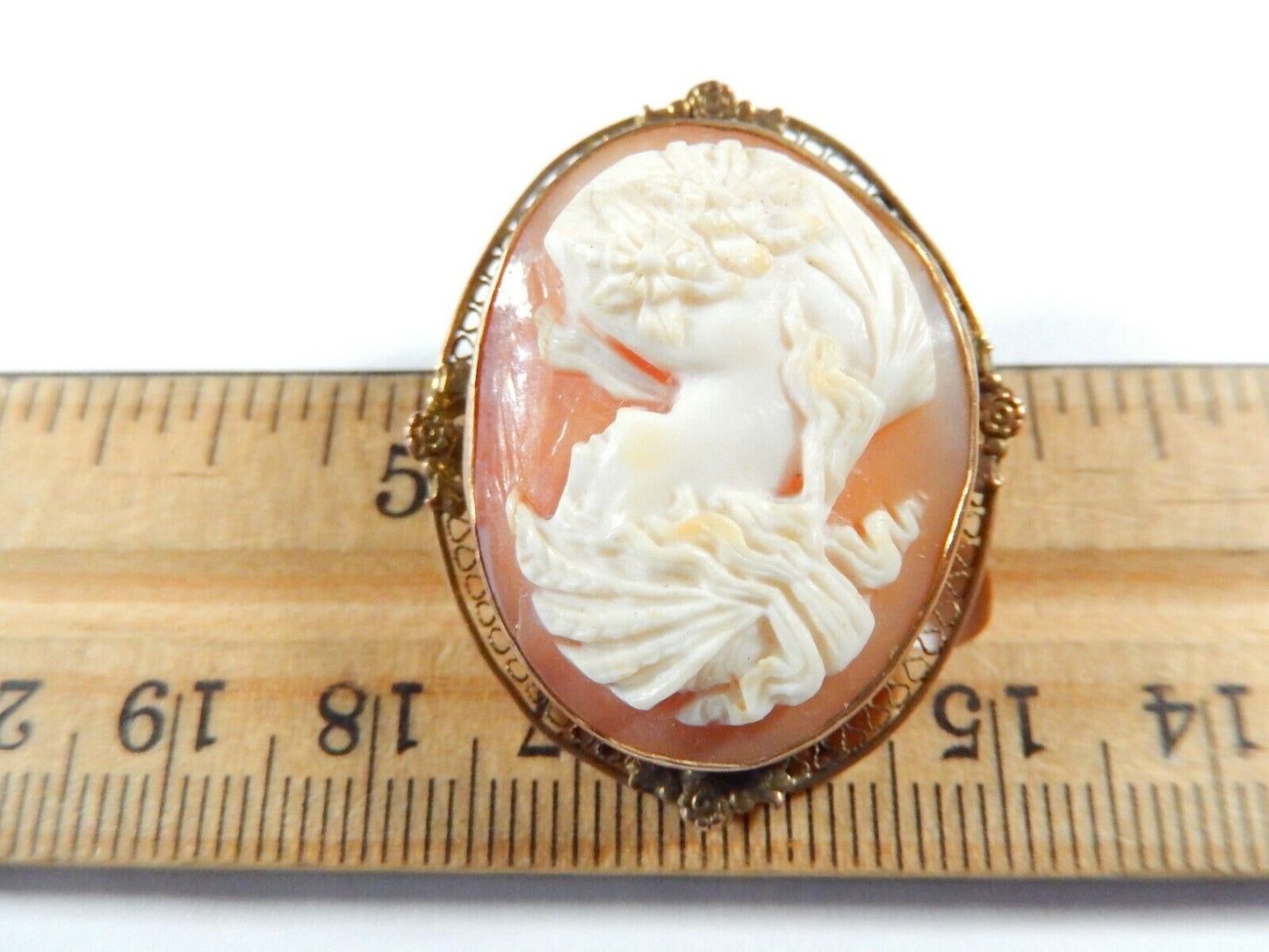 Beautiful VINTAGE 10k Gold Large Carved Shell Cameo Brooch Pin